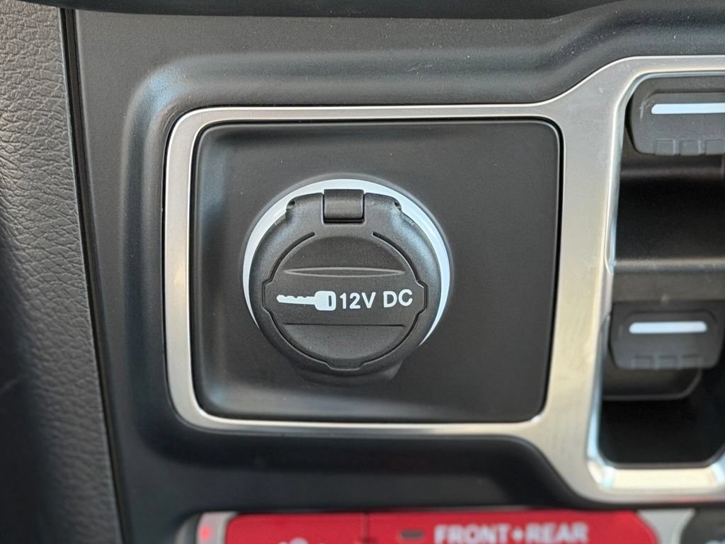 Used 2023 Jeep Gladiator Rubicon w/ Cold Weather Group AWD/4WD image 12