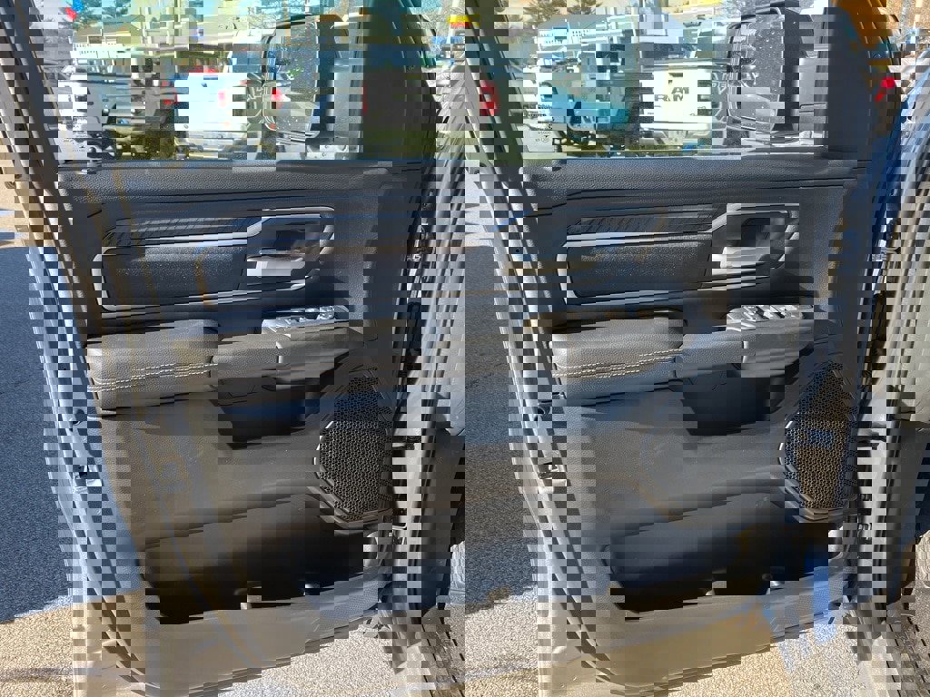 New 2026 RAM 1500 4x4 Crew Cab image 18