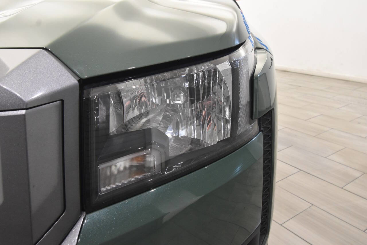 Used 2025 Nissan Frontier SV w/ SV Convenience Package image 9