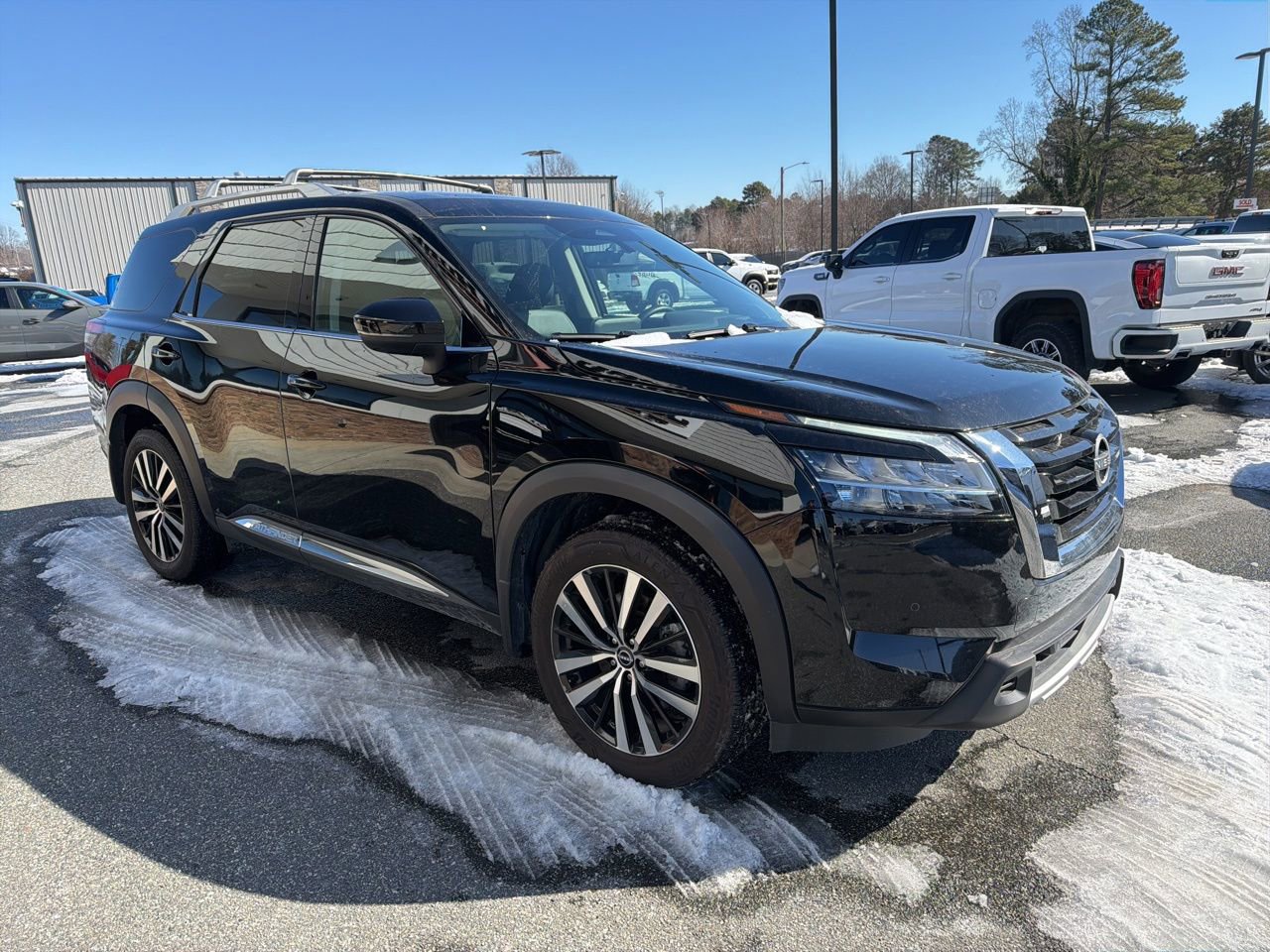 Used 2024 Nissan Pathfinder Platinum w/ Cargo Package image 9