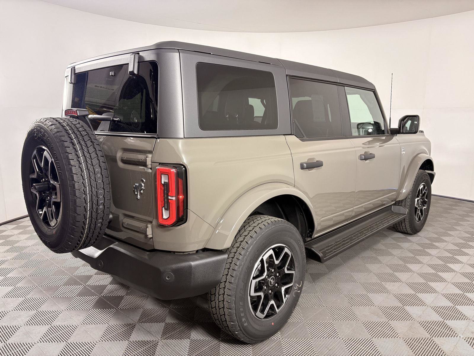 Used 2026 Ford Bronco Outer Banks AWD/4WD image 8