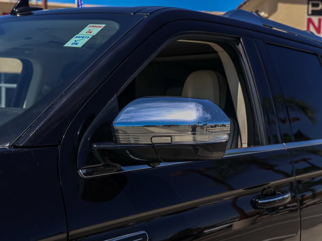 Used 2021 Lincoln Navigator L Black Label w/ Cargo Convenience Package AWD/4WD image 12