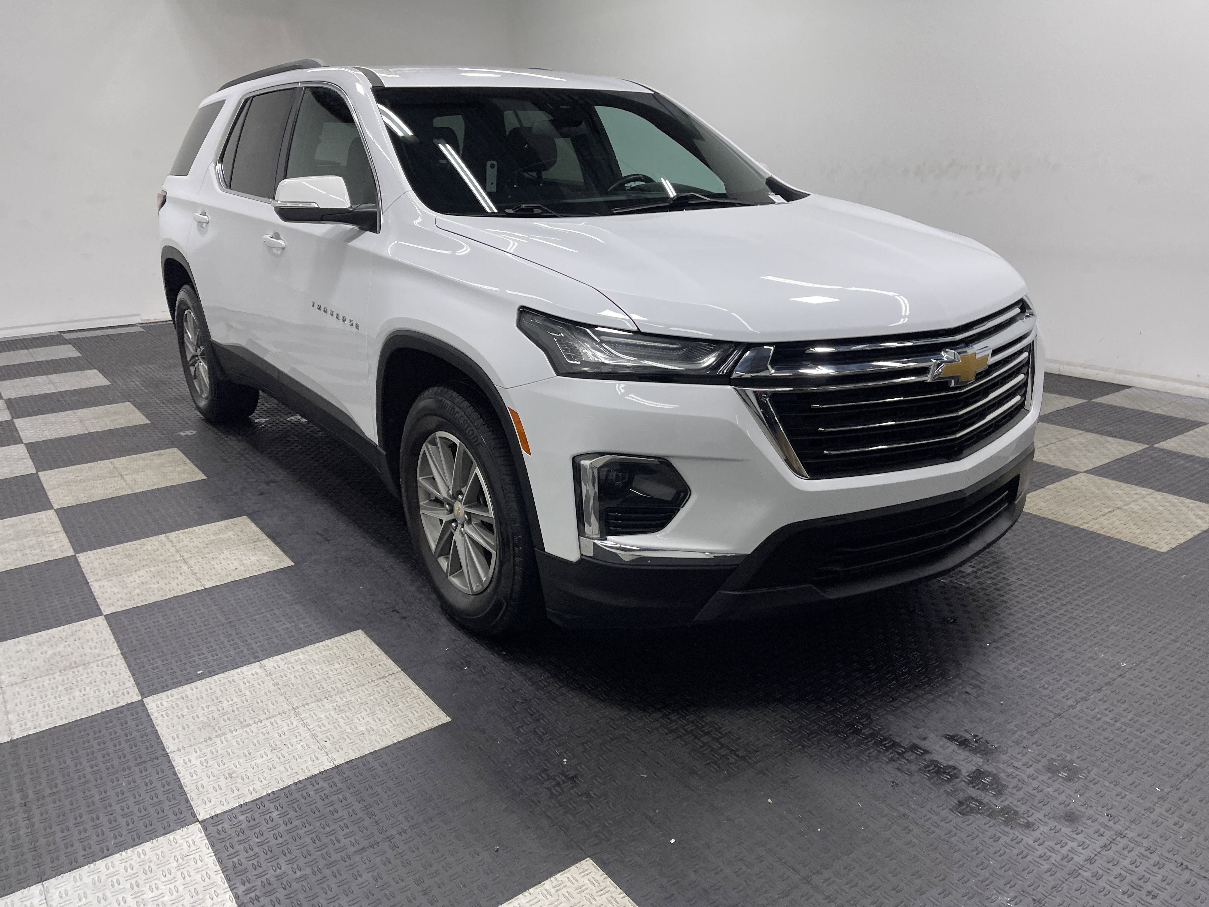 Used 2023 Chevrolet Traverse LT FWD image 6