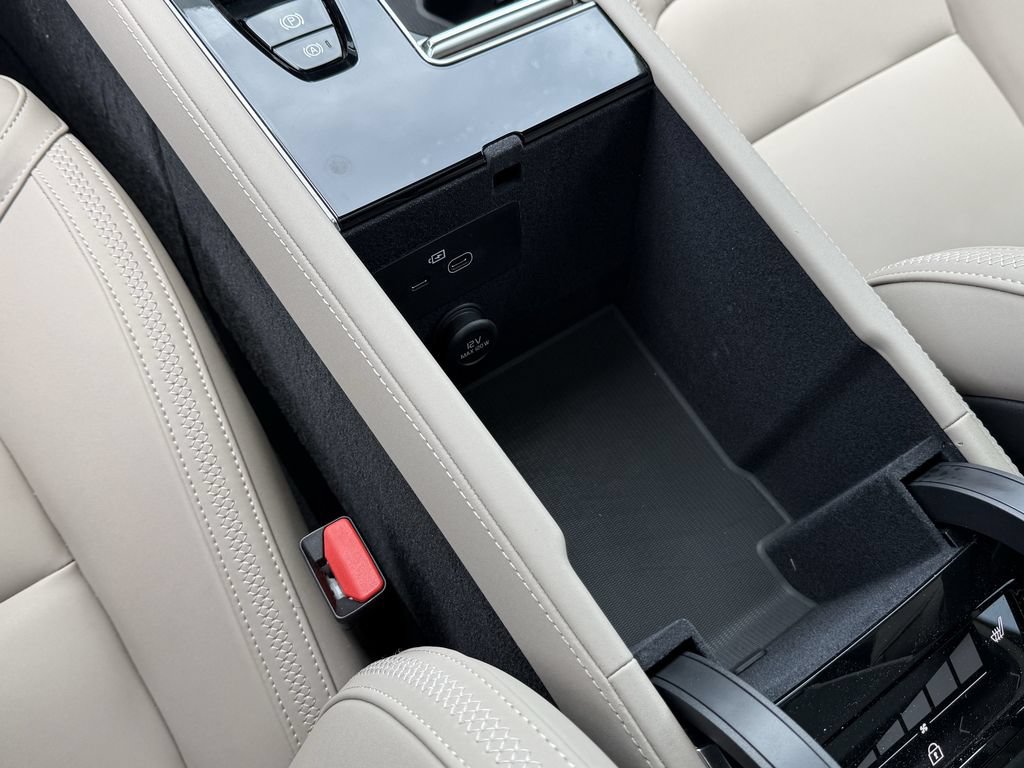 Certified 2025 Volvo XC90 B5 Core AWD/4WD image 33