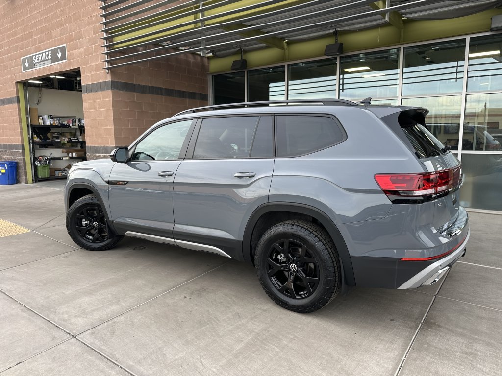 Used 2024 Volkswagen Atlas Peak Edition SE AWD/4WD image 6