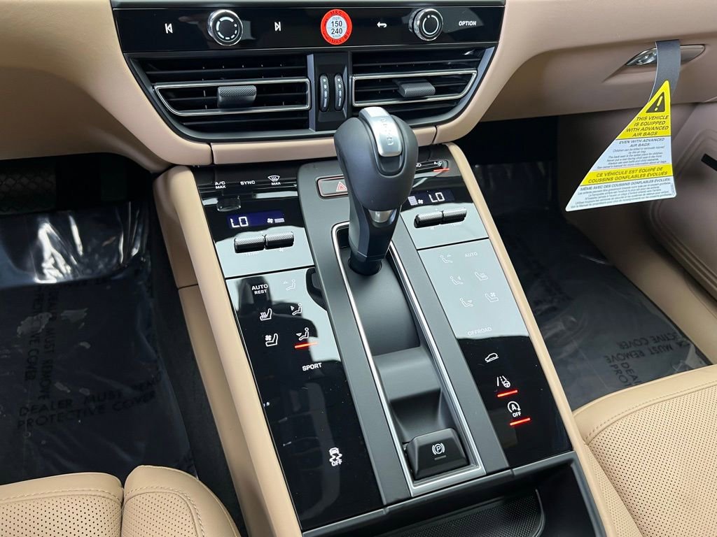 Used 2025 Porsche Macan image 11