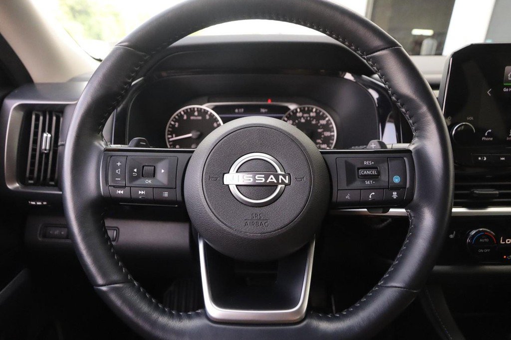 Used 2023 Nissan Pathfinder SL AWD/4WD image 12