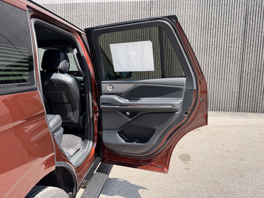 New 2027 Lincoln Navigator Reserve w/ Jet Appearance Package AWD/4WD image 35