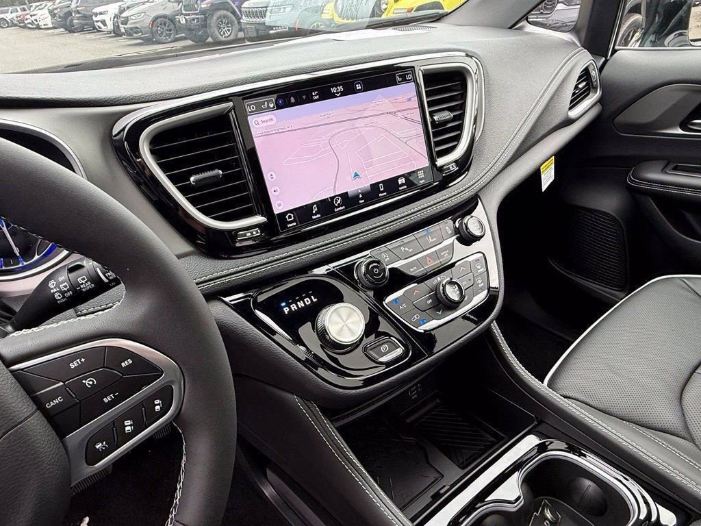 New 2027 Chrysler Pacifica Limited FWD image 17
