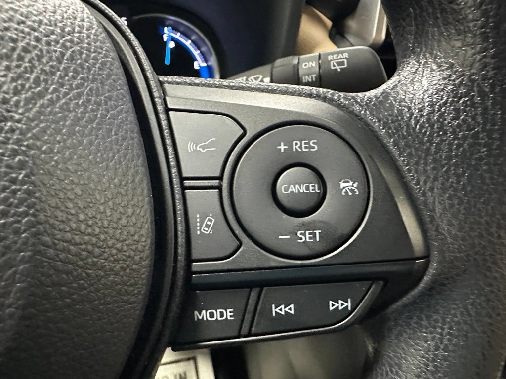 Used 2025 Toyota RAV4 XLE AWD/4WD image 20