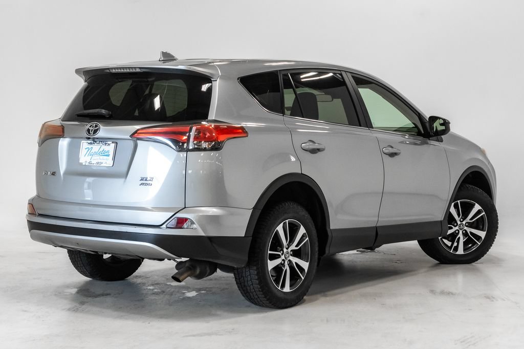 Used 2018 Toyota RAV4 XLE AWD/4WD image 26