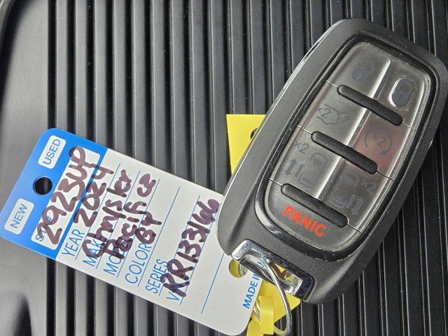 Used 2024 Chrysler Pacifica Touring-L image 30