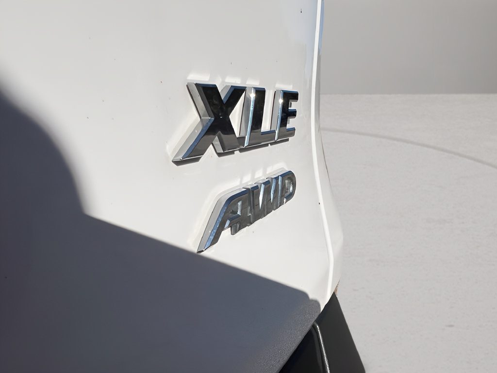 Used 2025 Toyota RAV4 XLE AWD/4WD image 33