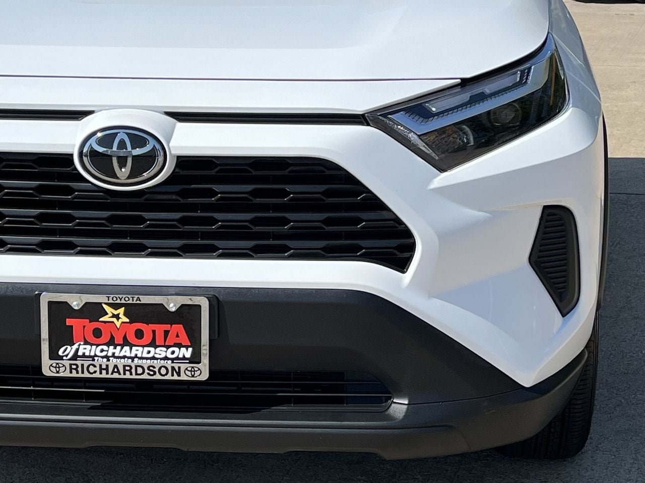 Used 2025 Toyota RAV4 LE AWD/4WD image 8