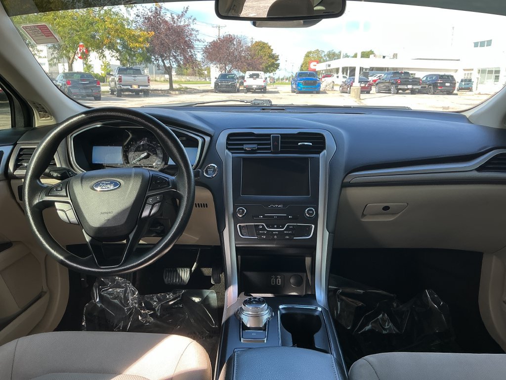 Used 2020 Ford Fusion SE FWD image 13