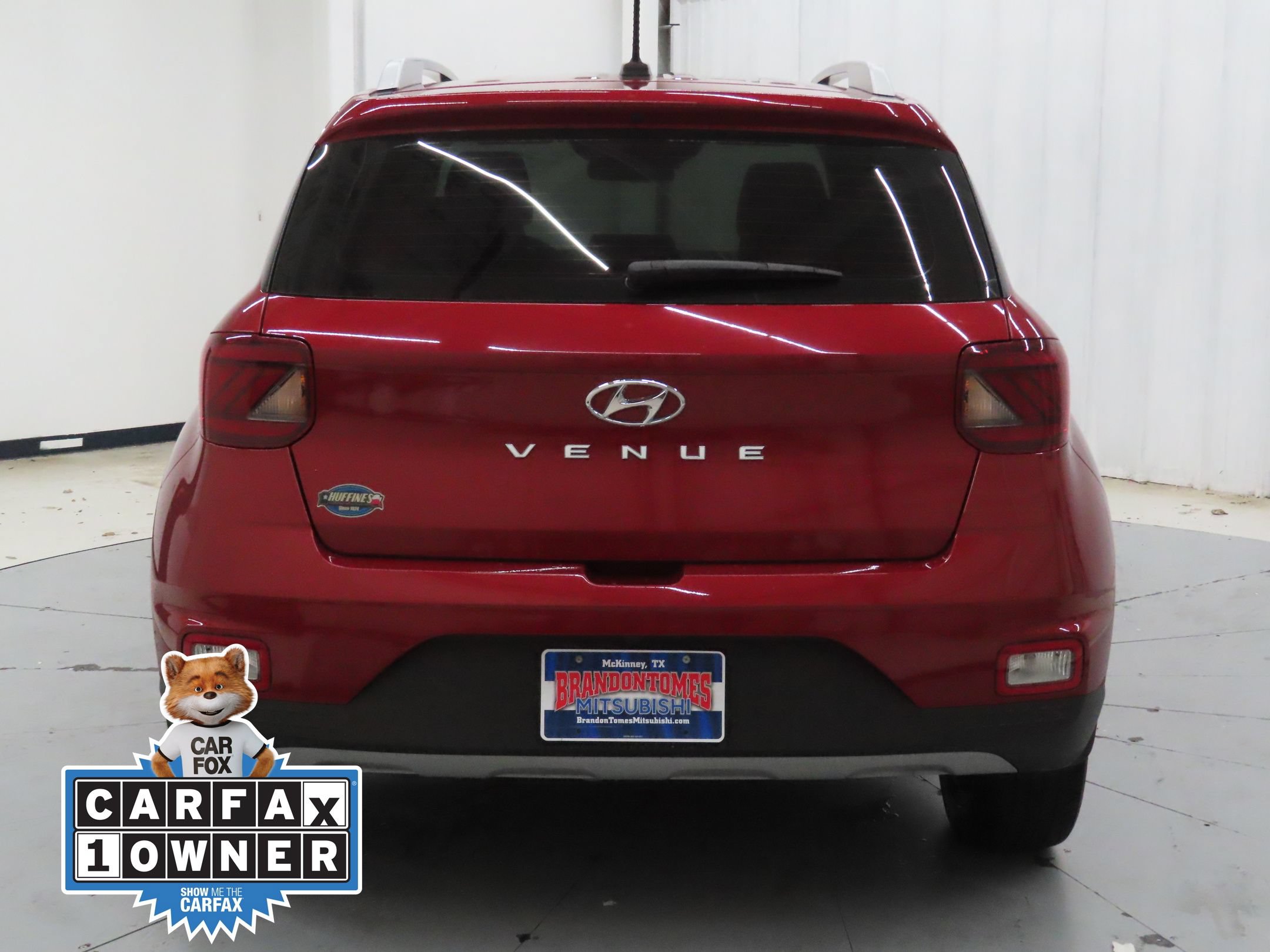 Used 2023 Hyundai Venue Limited w/ Cargo Package FWD image 4