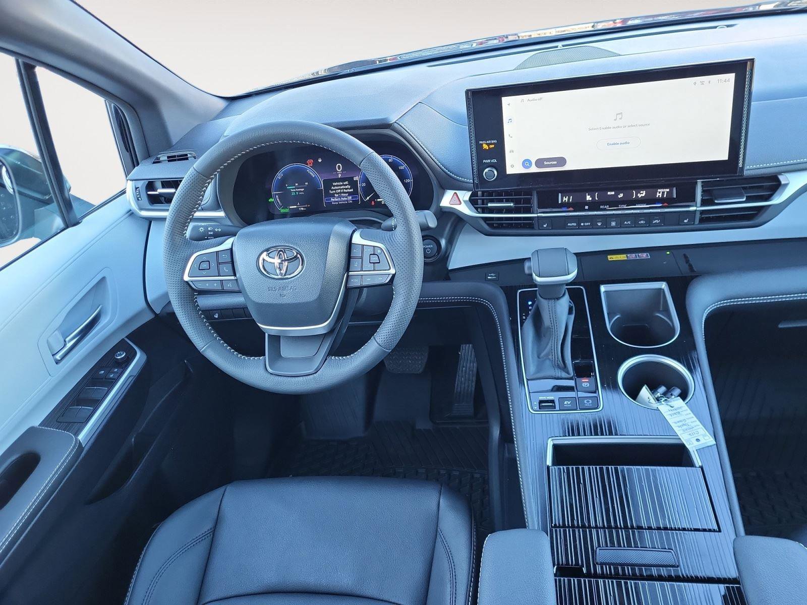 Used 2025 Toyota Sienna XSE image 11