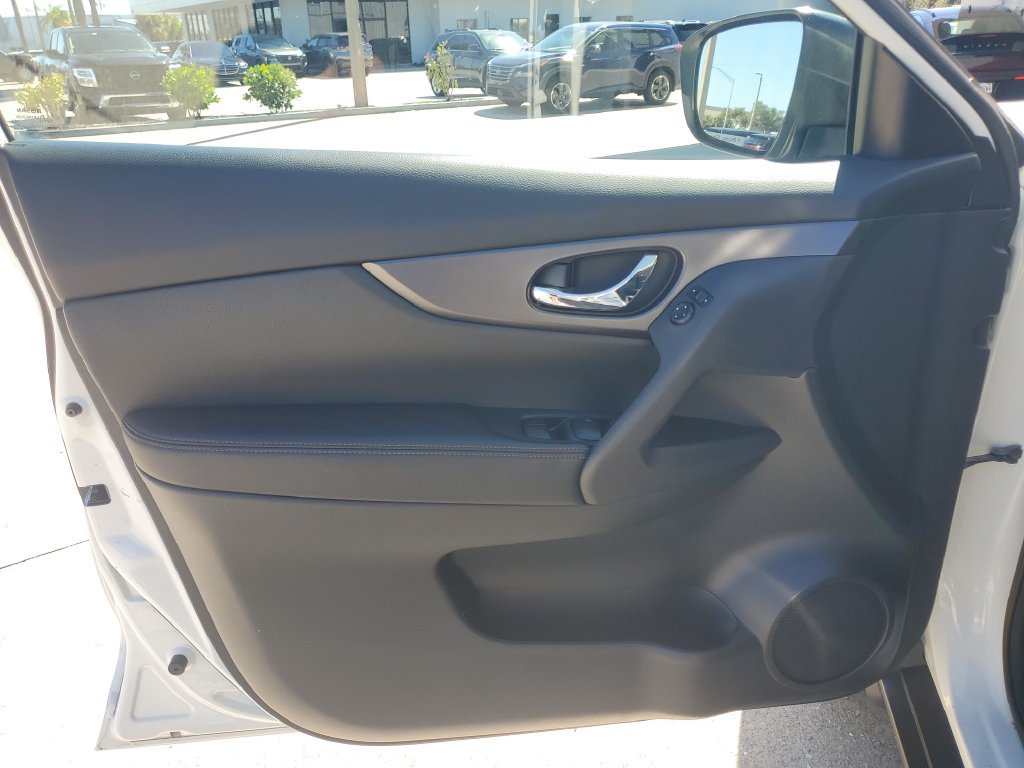 Used 2016 Nissan Rogue S AWD/4WD image 27