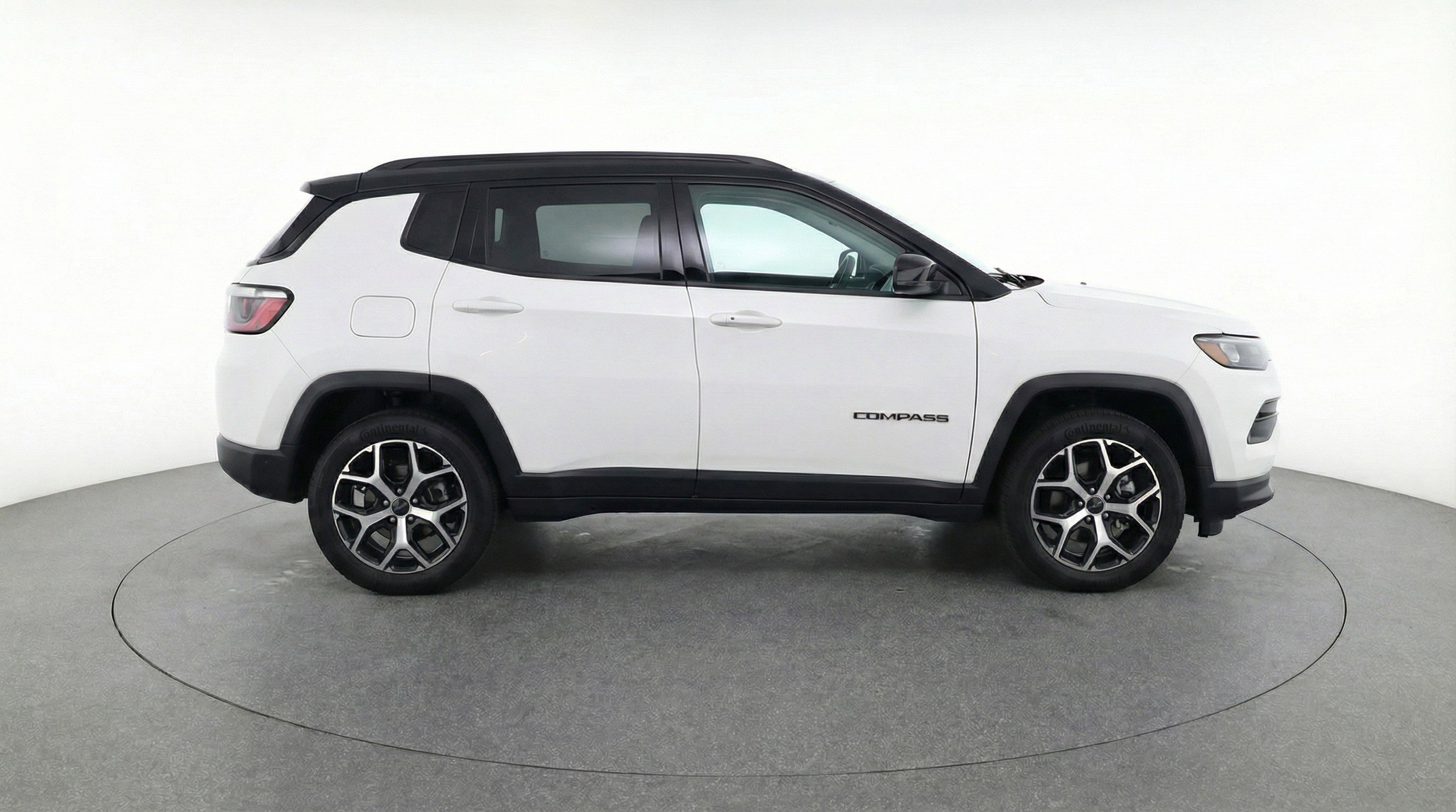 Used 2025 Jeep Compass Limited image 11