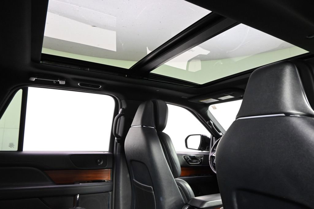 Certified 2023 Lincoln Navigator Reserve AWD/4WD image 17