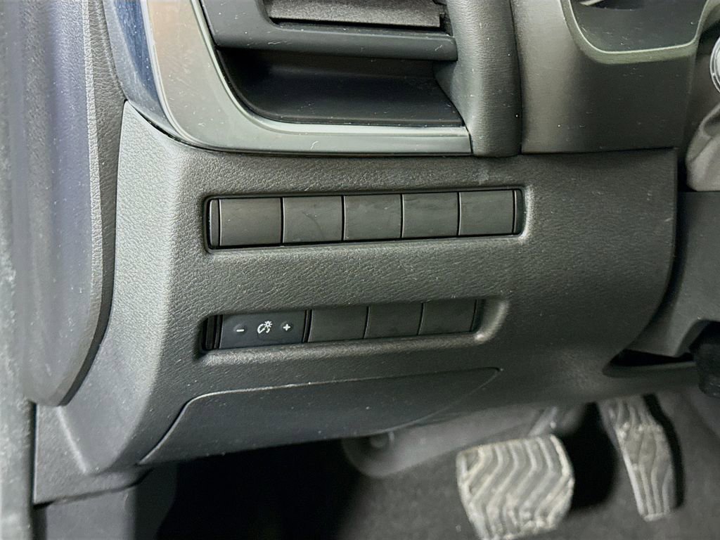 Used 2021 Nissan Rogue S AWD/4WD image 18