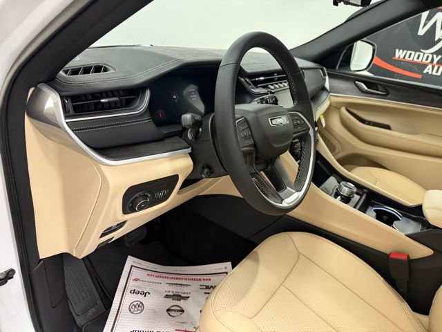 New 2025 Jeep Grand Cherokee Limited w/ Luxury Tech Group II image 13