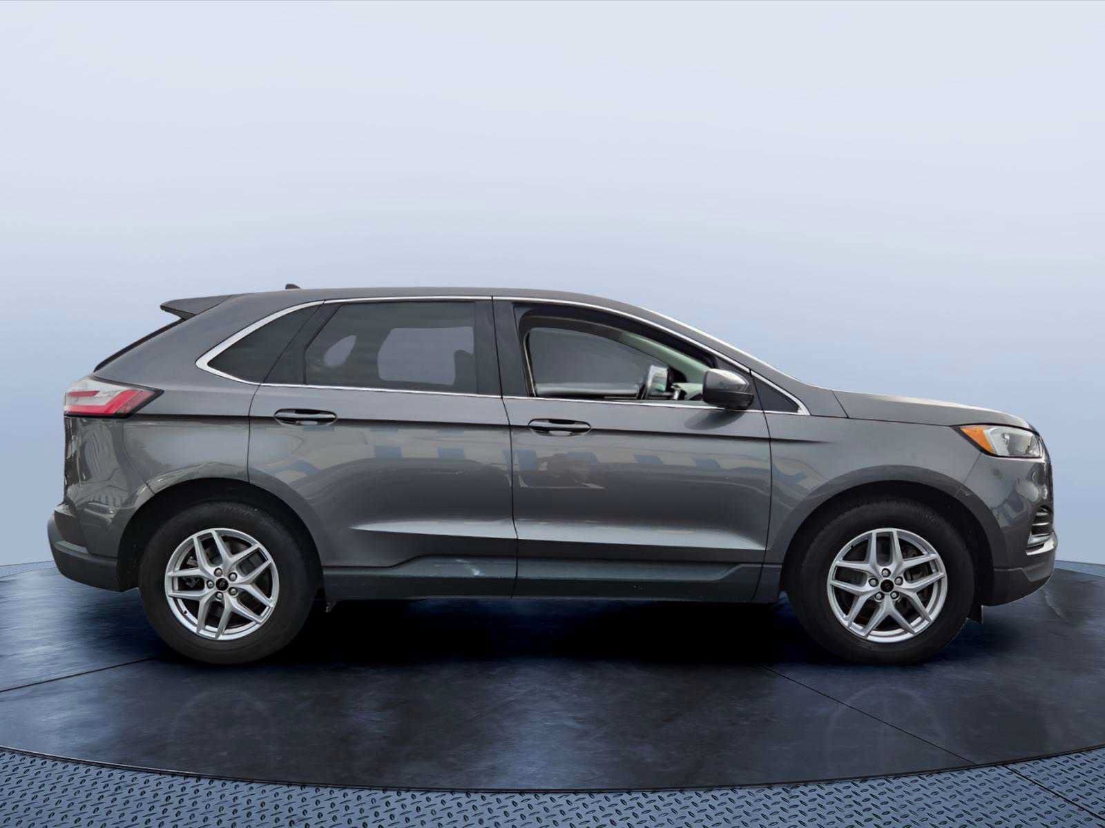 Used 2023 Ford Edge SEL AWD/4WD image 7