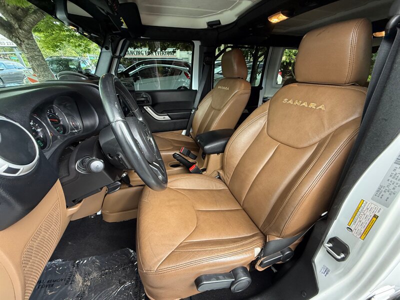 Used 2015 Jeep Wrangler Unlimited Sahara w/ Connectivity Group AWD/4WD image 11