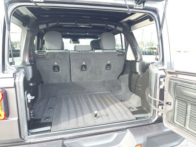 Used 2025 Jeep Wrangler Unlimited Sahara w/ Safety Group image 47