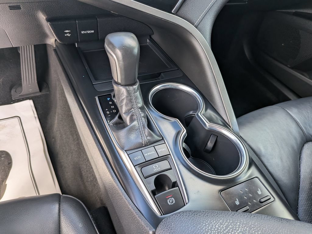 Used 2018 Toyota Camry XSE FWD image 25