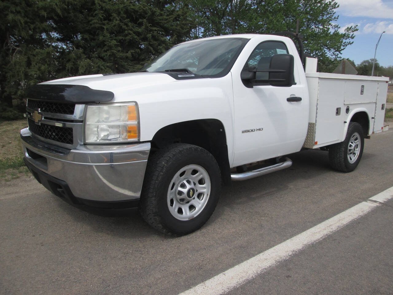 Used 2011 Chevrolet Silverado 2500 W/T AWD/4WD image 2