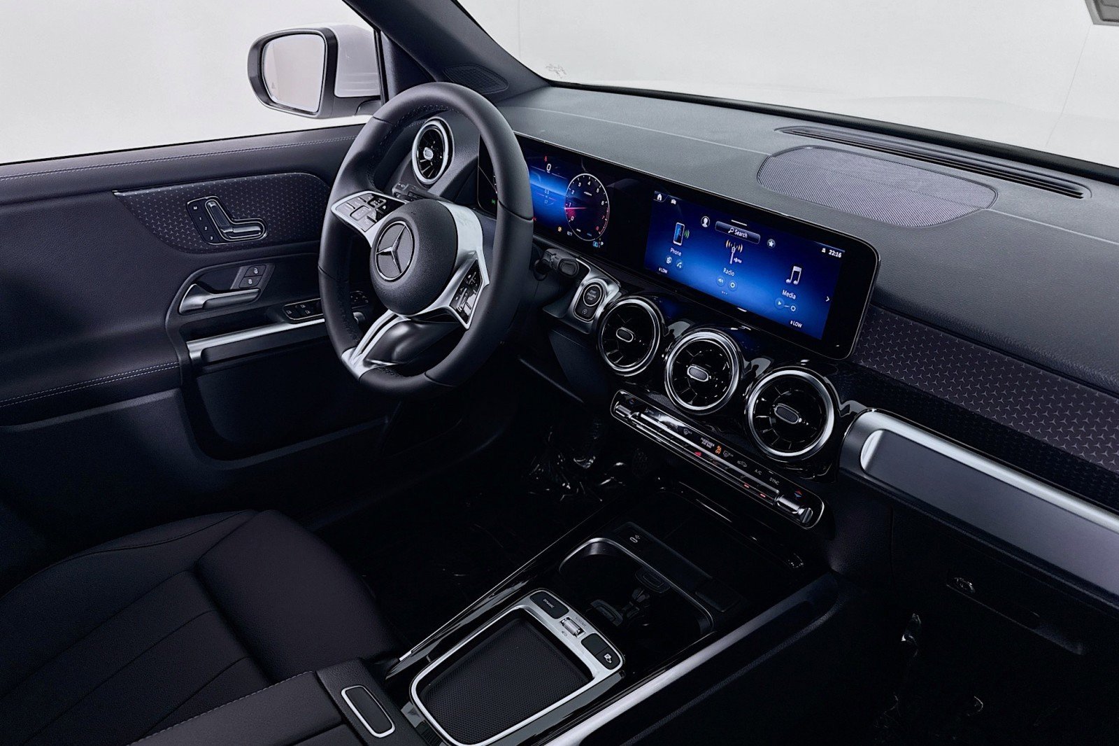 New 2026 Mercedes-Benz GLB 250 image 15