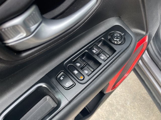 Used 2017 Jeep Renegade Trailhawk AWD/4WD image 21