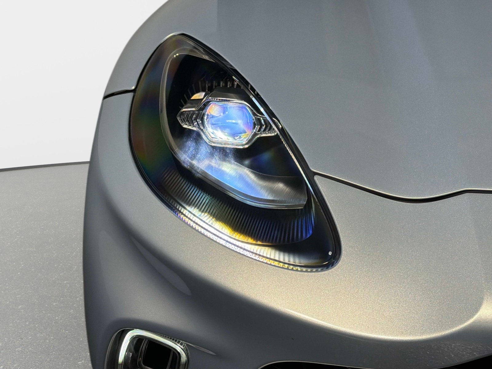 Used 2023 Aston Martin DBX AWD/4WD image 41