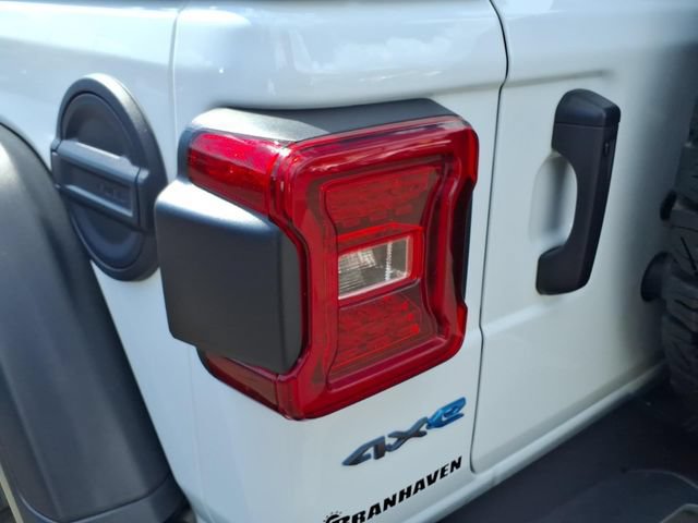 Used 2023 Jeep Wrangler Unlimited Rubicon 4xe AWD/4WD image 14