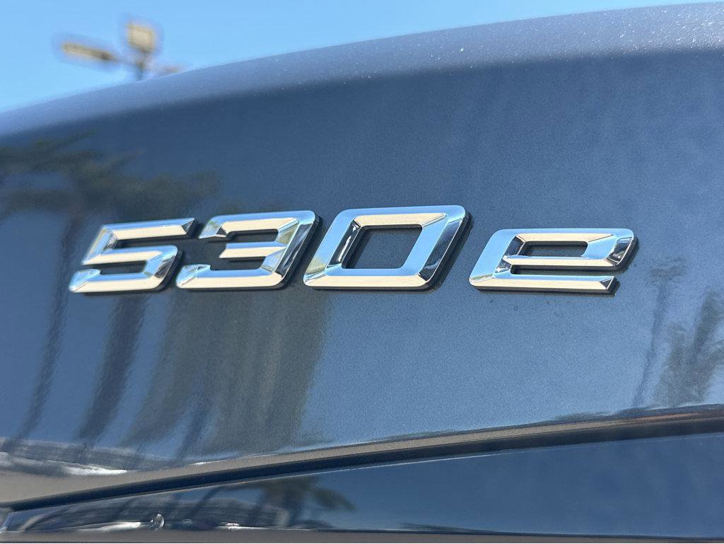 Used 2021 BMW 530e w/ Convenience Package RWD image 38