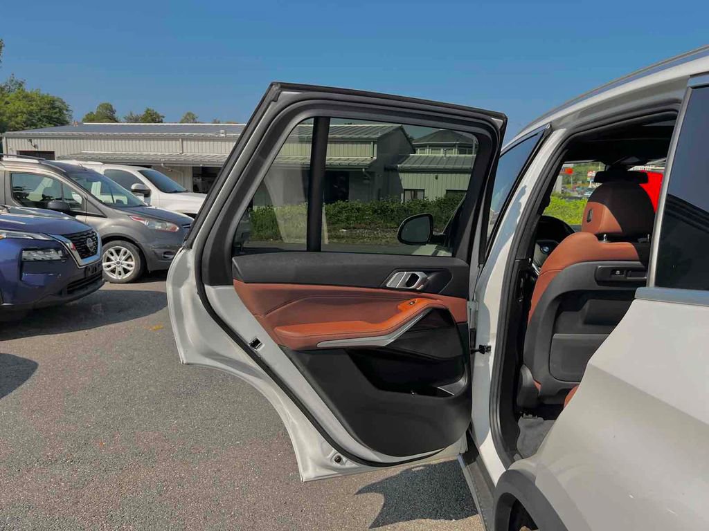 Used 2019 BMW X5 xDrive40i w/ Convenience Package image 17