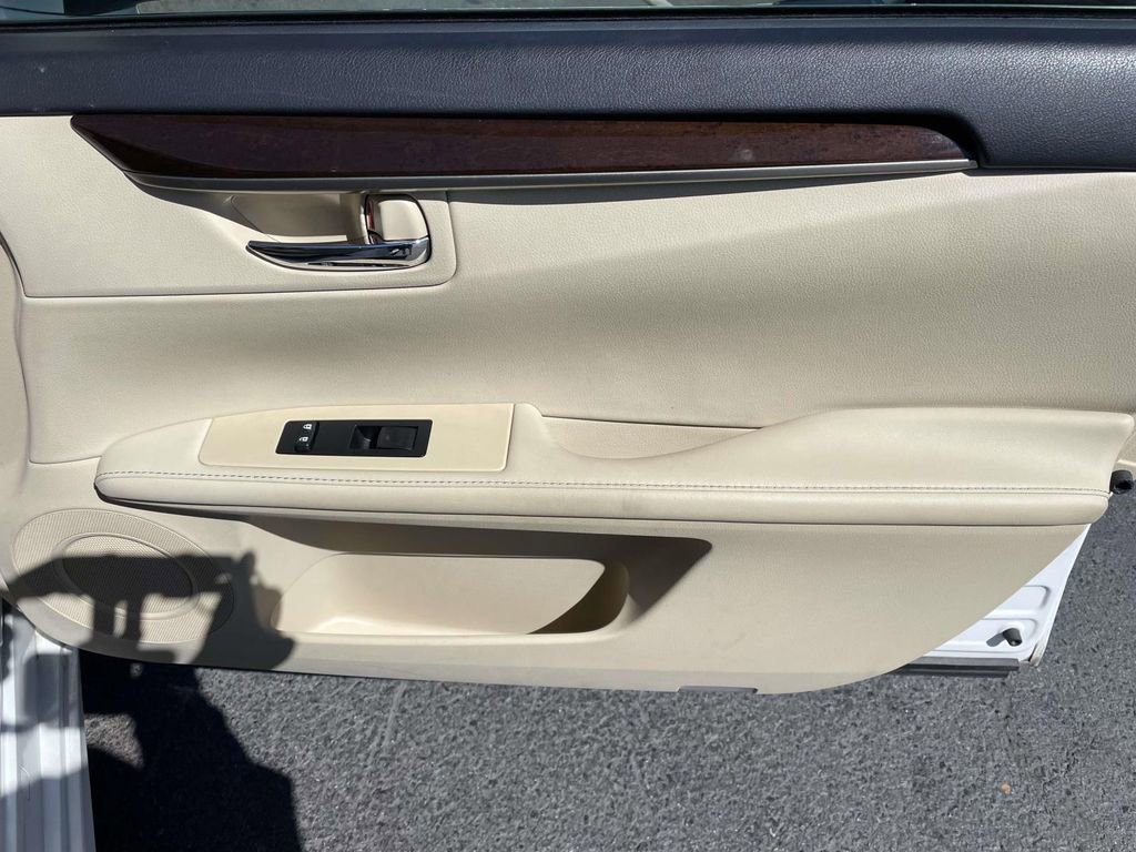Used 2014 Lexus ES 350 350 w/ Luxury Package image 48