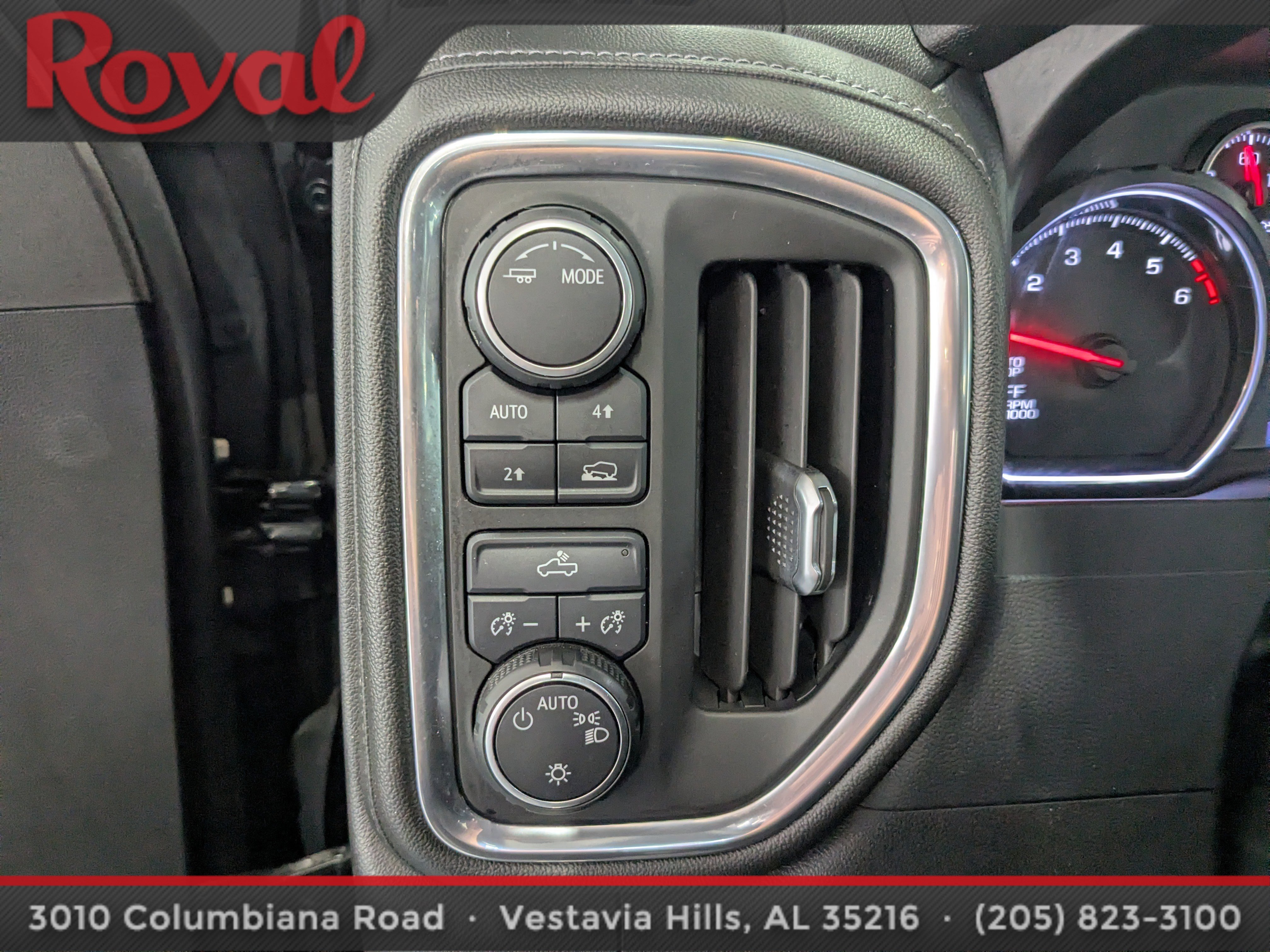 Used 2021 Chevrolet Silverado 1500 LT AWD/4WD image 16