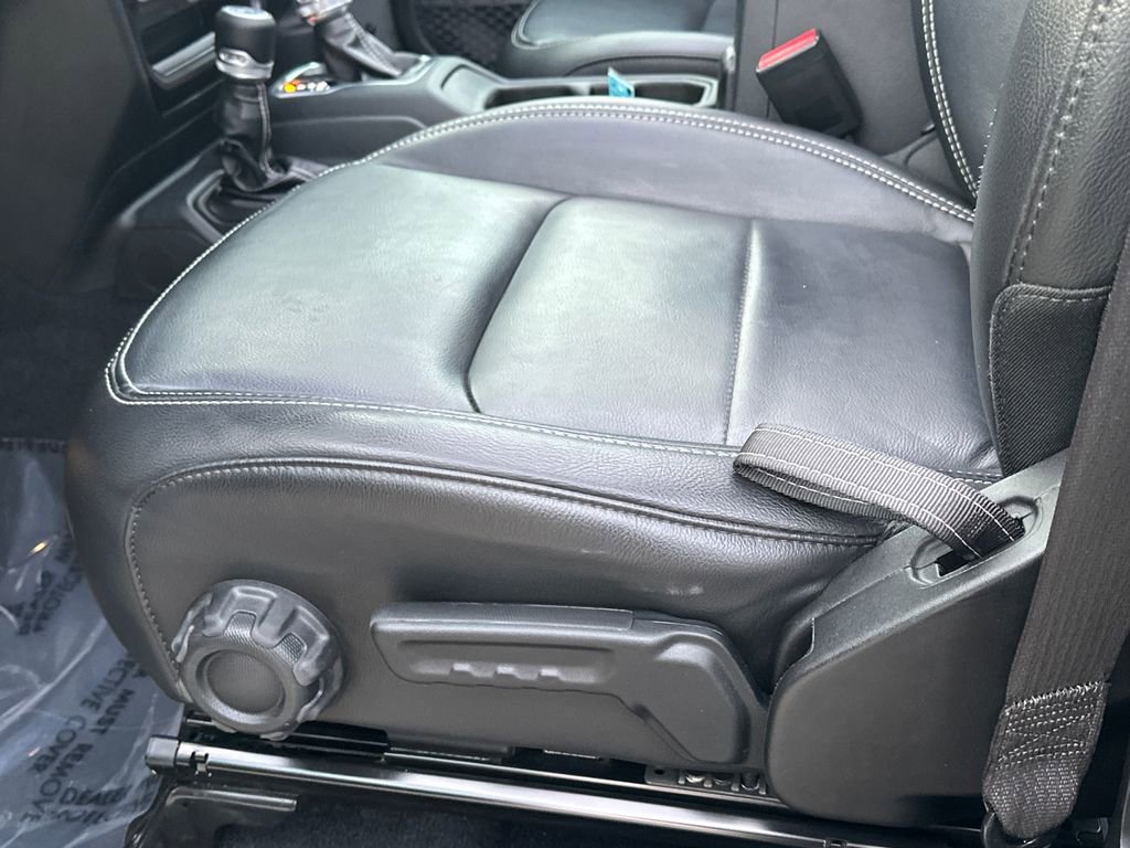 Used 2023 Jeep Wrangler Unlimited Sahara w/ Cold Weather Group image 19