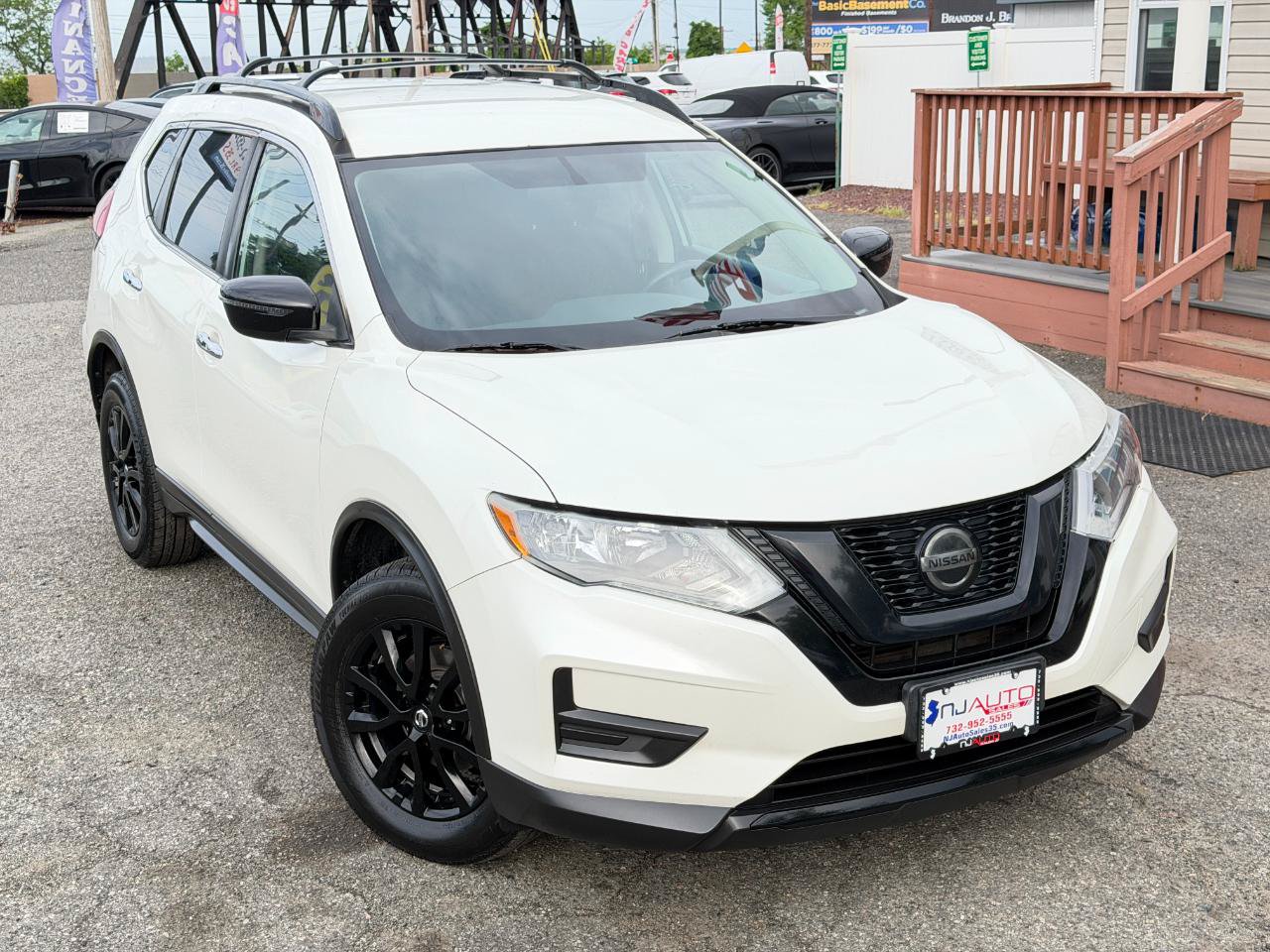 Used 2018 Nissan Rogue SV AWD/4WD image 2