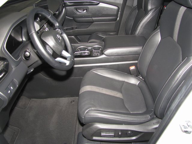 Certified 2024 Honda Pilot Touring image 9