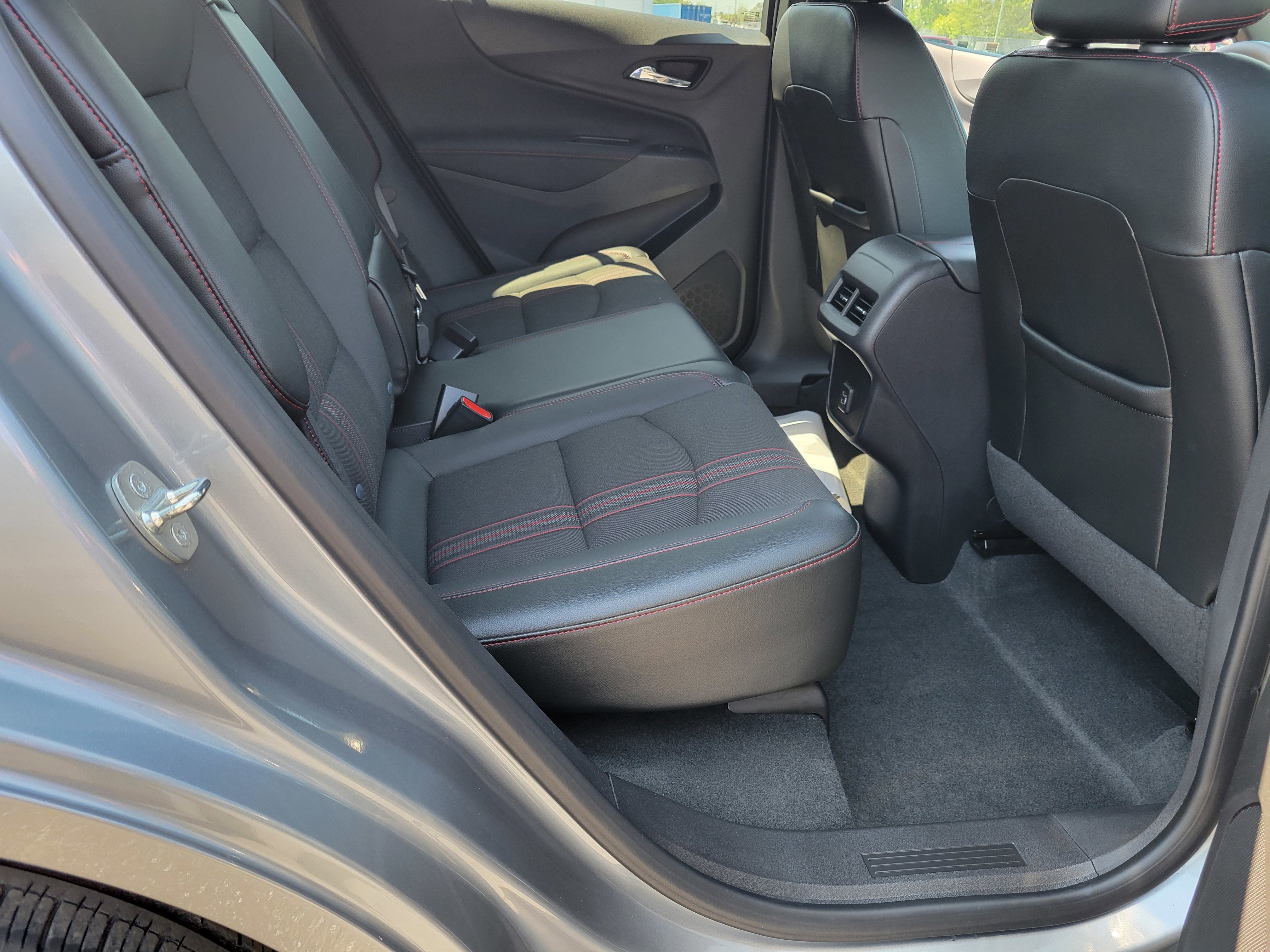 Certified 2023 Chevrolet Equinox RS w/ LPO, Cargo Package image 31