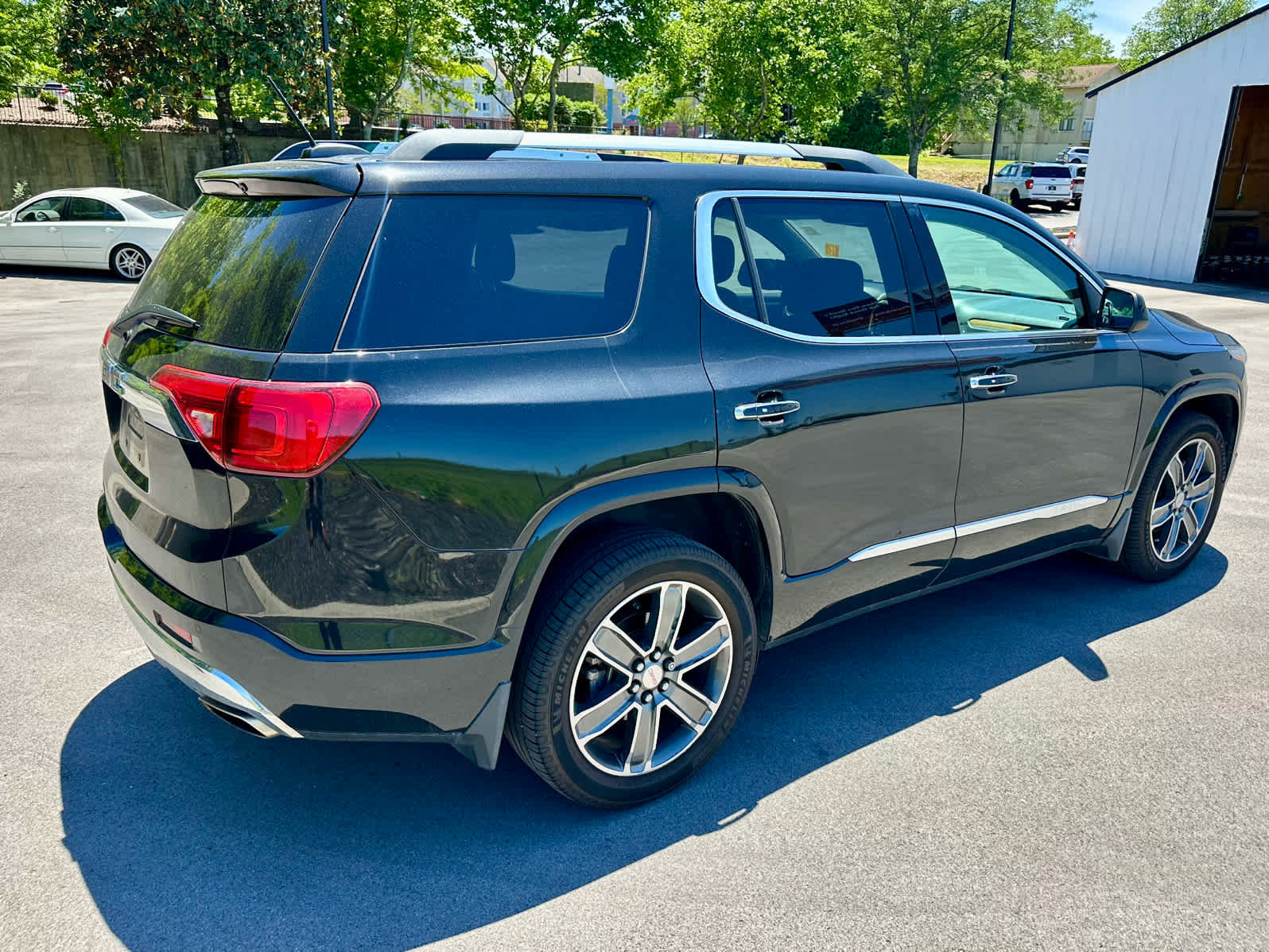 Used 2017 GMC Acadia Denali w/ Technology Package FWD image 5