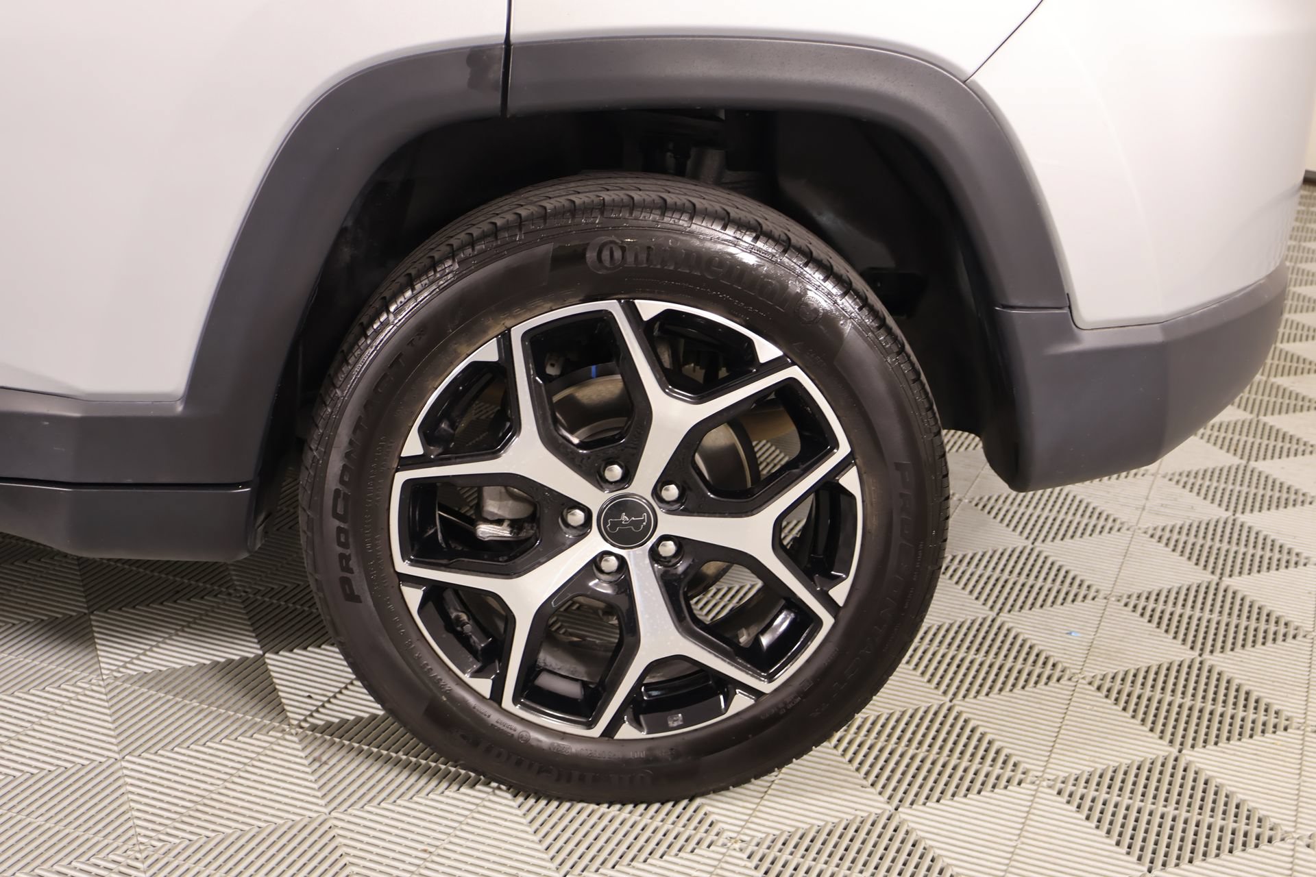 Used 2025 Jeep Compass Limited AWD/4WD image 17