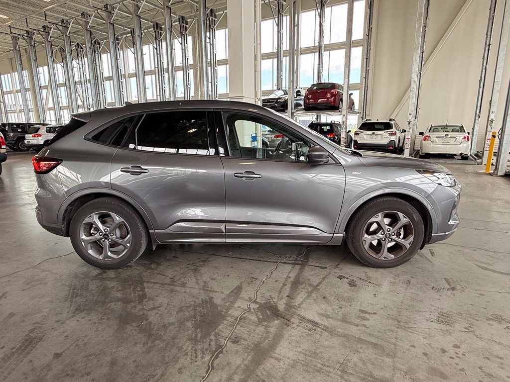 Used 2023 Ford Escape ST-Line w/ Tech Pack #1 FWD image 2