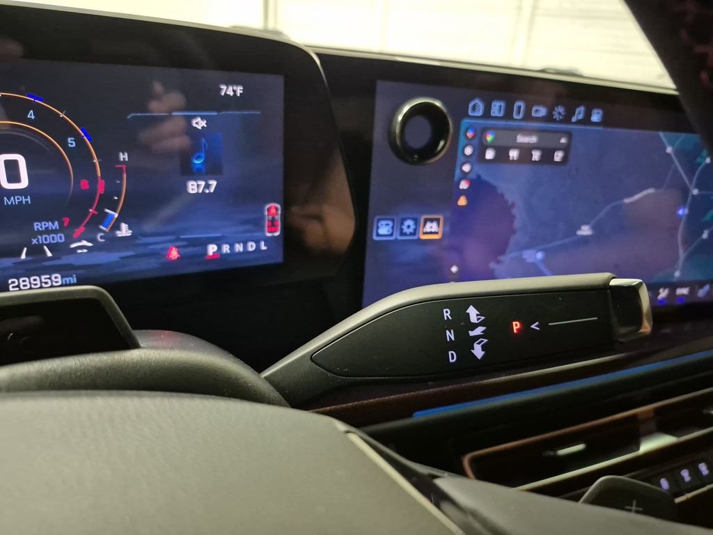 Used 2024 Chevrolet Traverse RS image 16