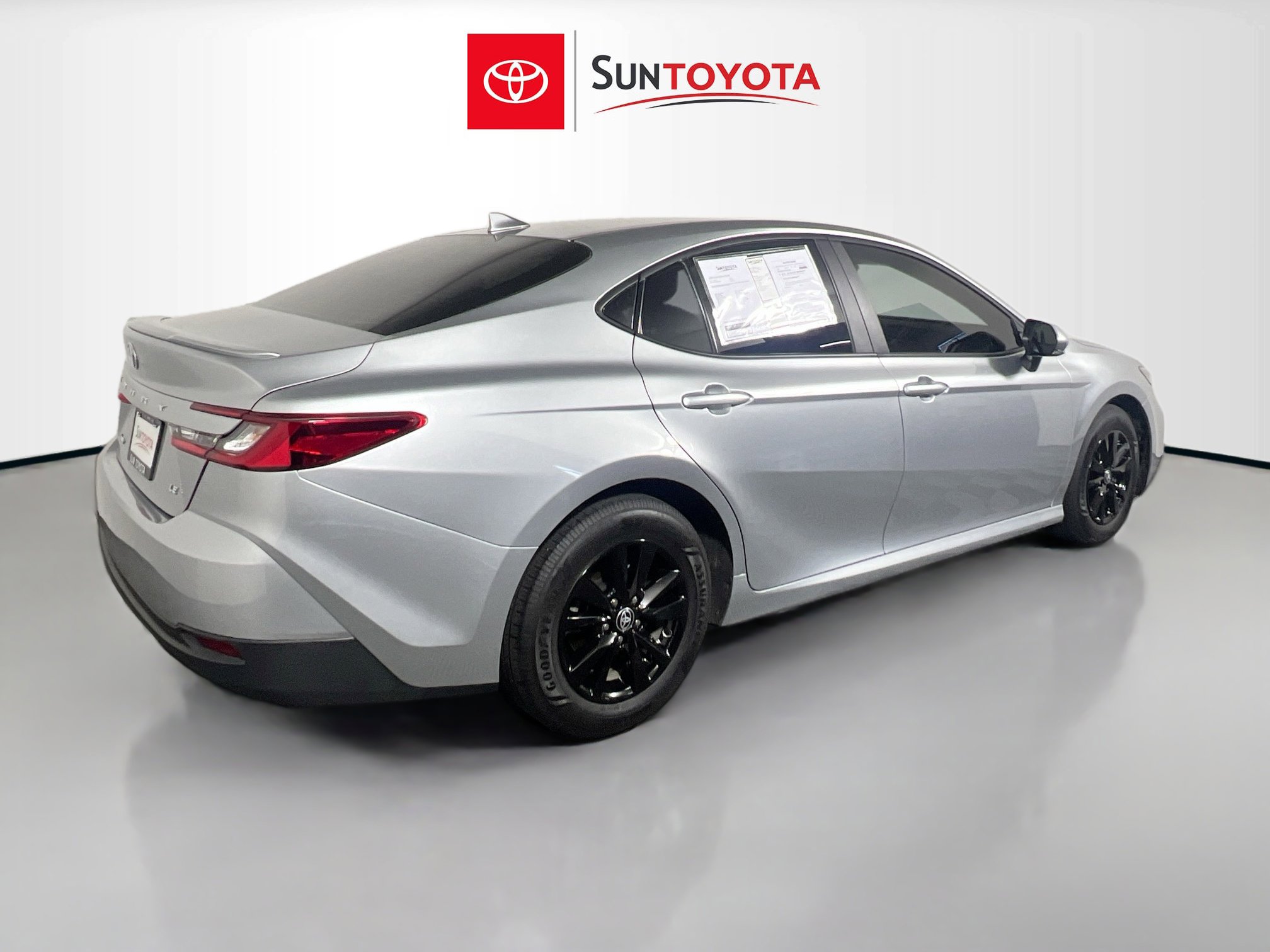 Used 2025 Toyota Camry LE w/ Convenience Package FWD image 4