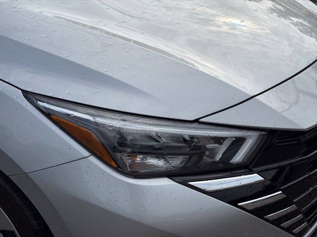Used 2025 Nissan Versa S w/ Trunk Package FWD image 9