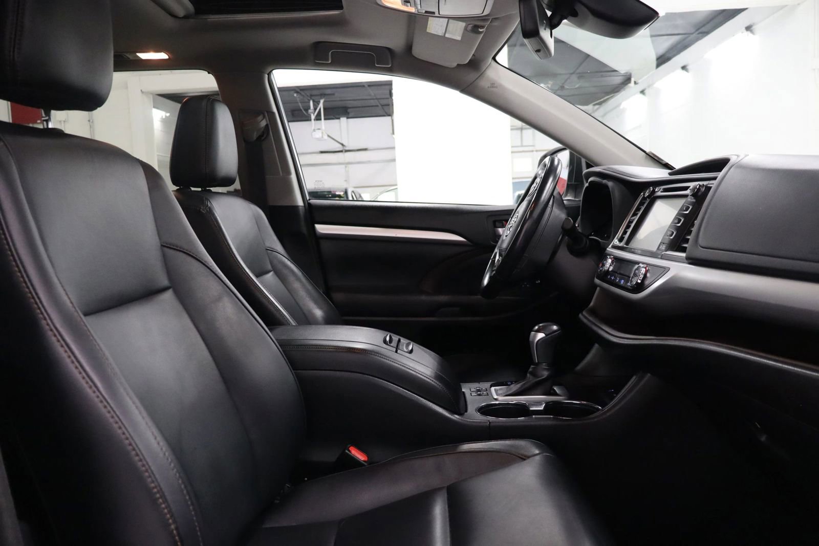 Used 2017 Toyota Highlander XLE image 21